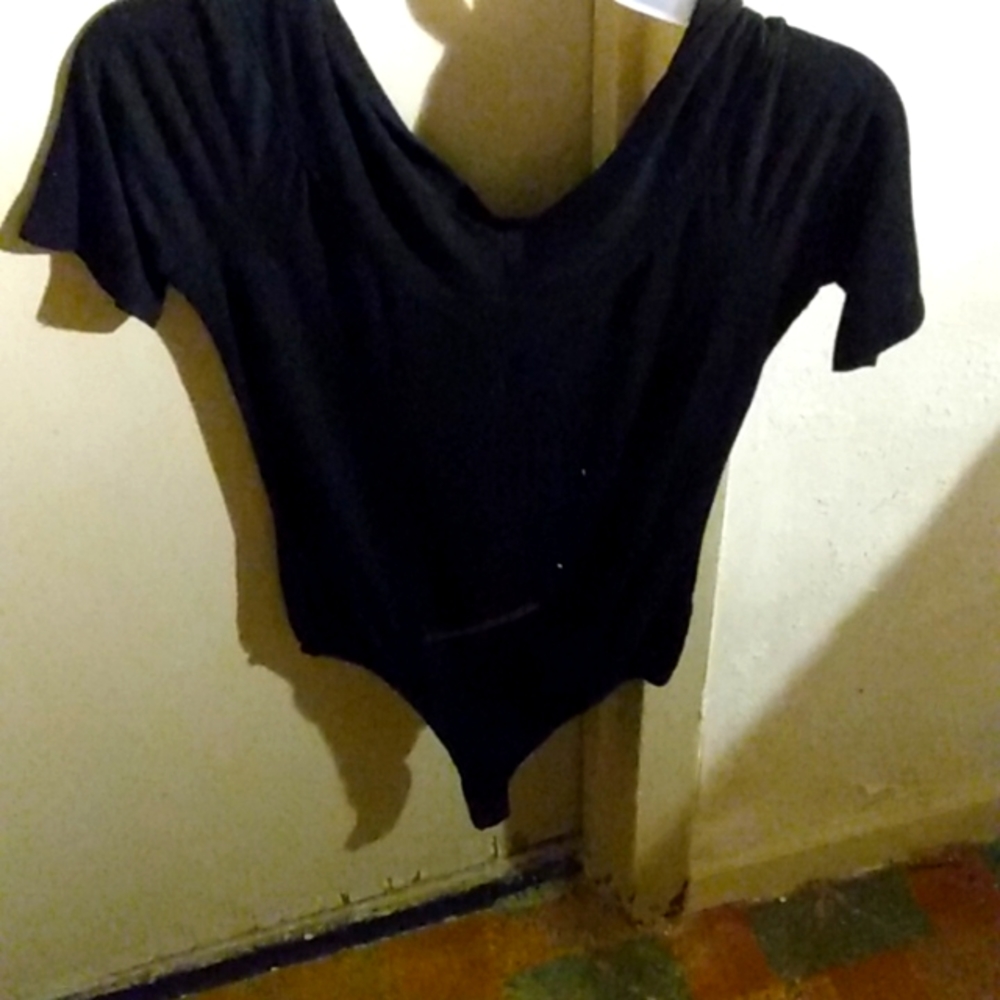 Black body suit v-neck and short sleeve
